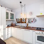 Stunning In Novigrad With Kitchen Casa vacanze *