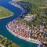 Stunning In Novigrad With Kitchen *