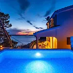 Stunning In Novigrad With Kitchen Casa vacanze *