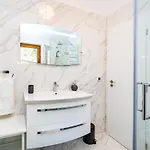 Casa vacanze Stunning In Novigrad With Kitchen