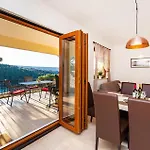 Stunning In Novigrad With Kitchen Casa vacanze *