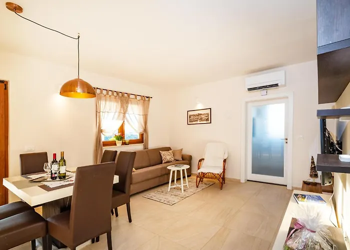 Stunning In Novigrad With Kitchen Vikendica *