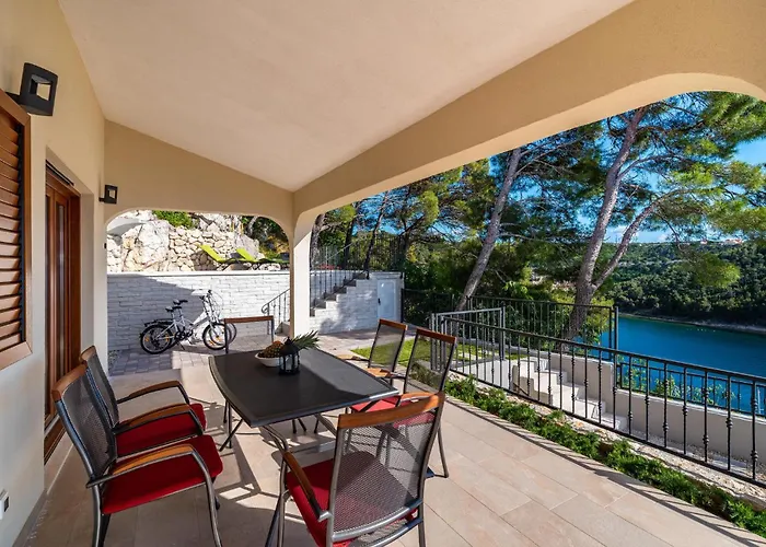 Stunning In Novigrad With Kitchen Vikendica Novigrad (Dalmatia)
