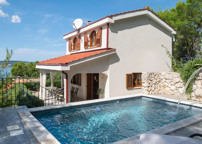 Vikendica Stunning In Novigrad With Kitchen *